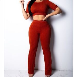 NWT Two piece-set! Form-fitting!